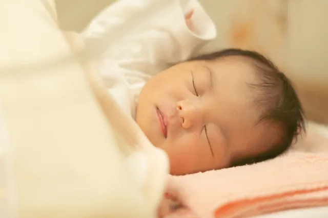 ご自宅で眠る赤ちゃん
